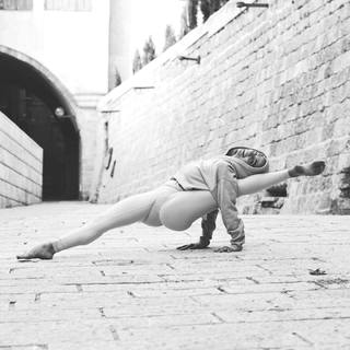 Talia Sutra feet photo 14
