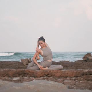 Talia Sutra feet photo 2