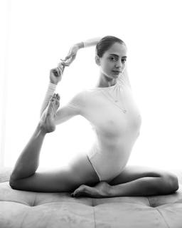 Talia Sutra feet photo 5