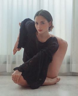 Talia Sutra feet photo 15