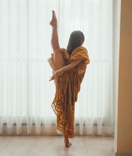 Talia Sutra feet photo 9