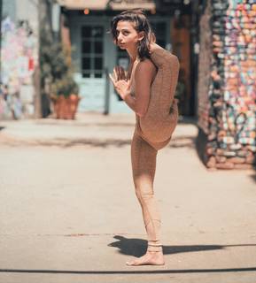Talia Sutra feet photo 14