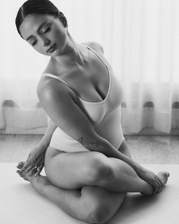 Talia Sutra feet photo 5