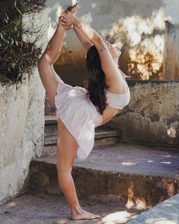 Talia Sutra feet photo 12