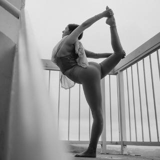 Talia Sutra feet photo 7