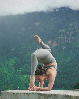 Talia Sutra feet photo 4