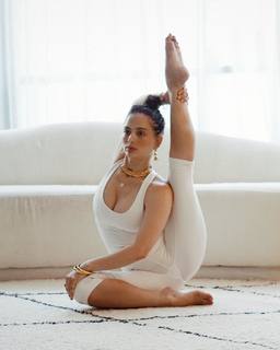 Talia Sutra feet photo 19
