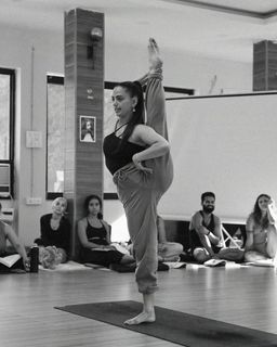 Talia Sutra feet photo 4
