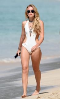 Tallia Storm feet photo thumbnail
