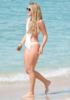 Tallia Storm feet photo thumbnail
