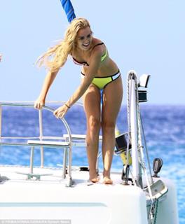 Tallia Storm feet photo thumbnail
