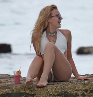 Tallia Storm feet photo thumbnail