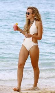 Tallia Storm feet photo thumbnail