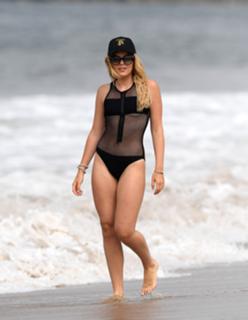 Tallia Storm feet photo thumbnail