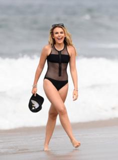 Tallia Storm feet photo thumbnail