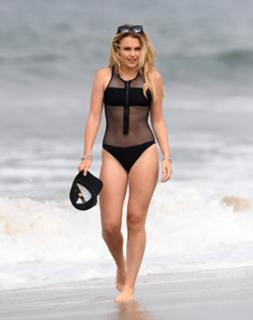 Tallia Storm feet photo thumbnail