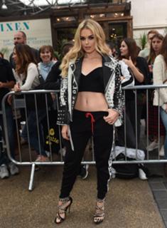 Tallia Storm feet photo thumbnail