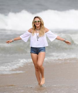 Tallia Storm feet photo thumbnail