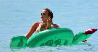 Tallia Storm feet photo thumbnail