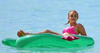 Tallia Storm feet photo thumbnail