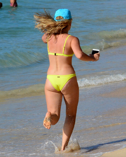 Tallia Storm feet photo thumbnail