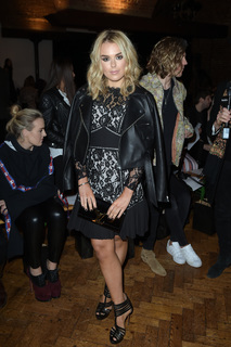 Tallia Storm feet photo thumbnail