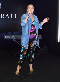 Tallia Storm feet photo thumbnail