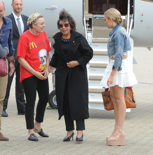 Tallia Storm feet photo thumbnail