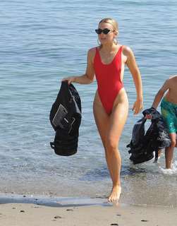 Tallia Storm feet photo thumbnail