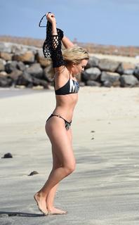 Tallia Storm feet photo thumbnail