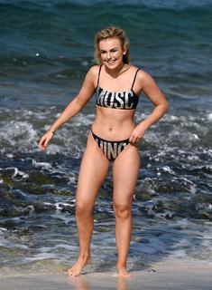 Tallia Storm feet photo thumbnail