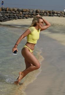 Tallia Storm feet photo thumbnail