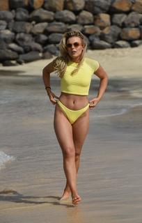 Tallia Storm feet photo thumbnail