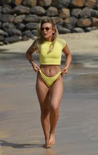 Tallia Storm feet photo thumbnail