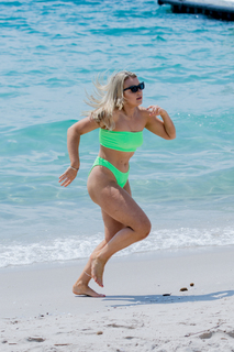 Tallia Storm feet photo thumbnail