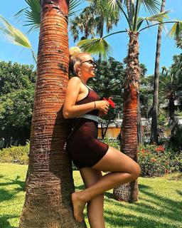 Tallia Storm feet photo thumbnail