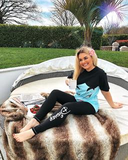 Tallia Storm feet photo thumbnail