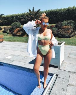 Tallia Storm feet photo thumbnail