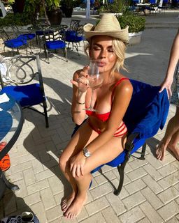 Tallia Storm feet photo thumbnail