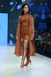Tamannaah Bhatia feet photo thumbnail
