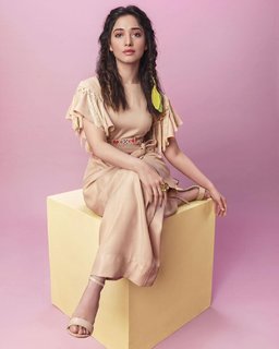 Tamannaah Bhatia feet photo thumbnail