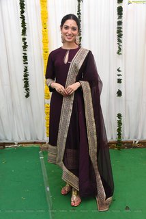 Tamannaah Bhatia feet photo thumbnail