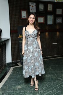 Tamannaah Bhatia feet photo thumbnail