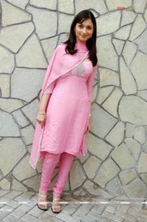 Tamannaah Bhatia feet photo thumbnail