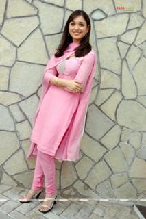 Tamannaah Bhatia feet photo thumbnail