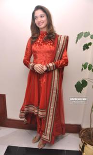 Tamannaah Bhatia feet photo thumbnail