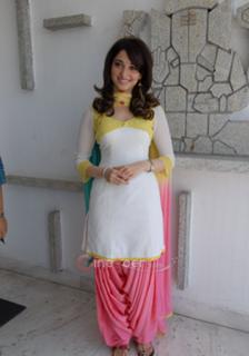 Tamannaah Bhatia feet photo thumbnail