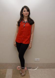 Tamannaah Bhatia feet photo thumbnail
