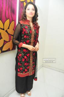 Tamannaah Bhatia feet photo thumbnail