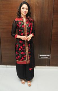 Tamannaah Bhatia feet photo thumbnail
